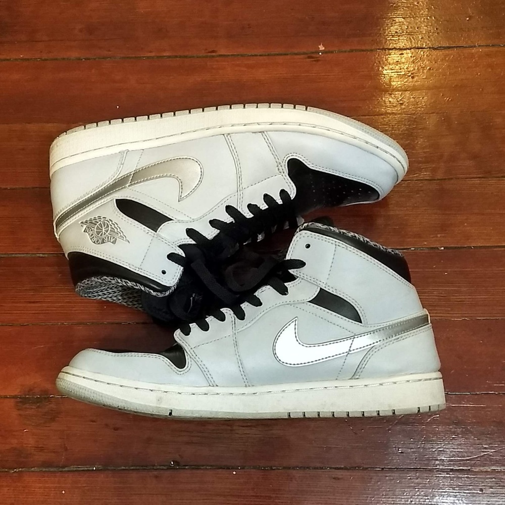 Air Jordan 1 Mid "Wolf Grey"
